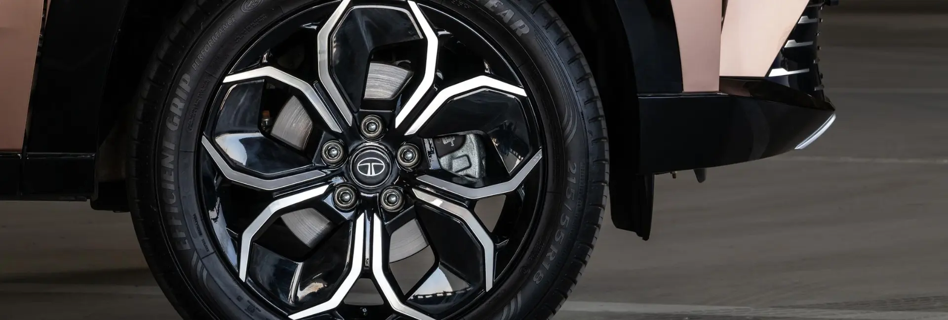 Curvv R18 Alloy Wheels with Aero Inserts