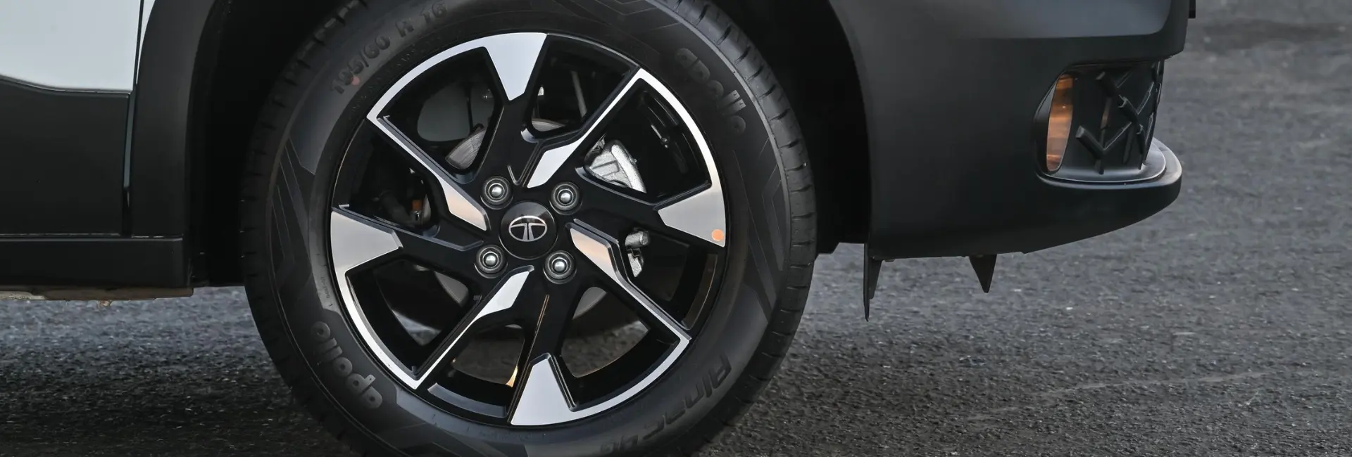 Punch R16 Diamond-Cut Alloy Wheels