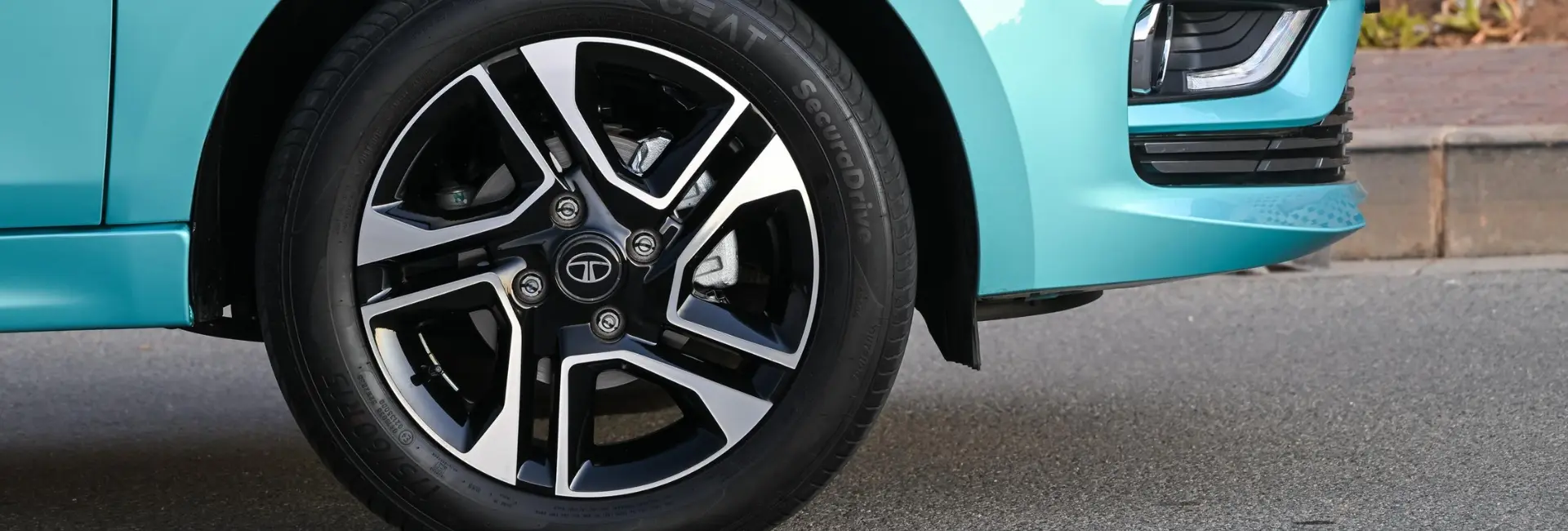 Tiago - Stylish 15” Dual-Tone Alloy Wheels